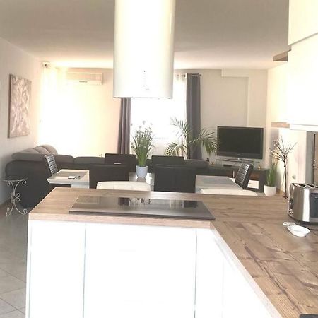 PUY Lovely 3 Bedroom Apartment In Quiet Area W/ Pool מראה חיצוני תמונה
