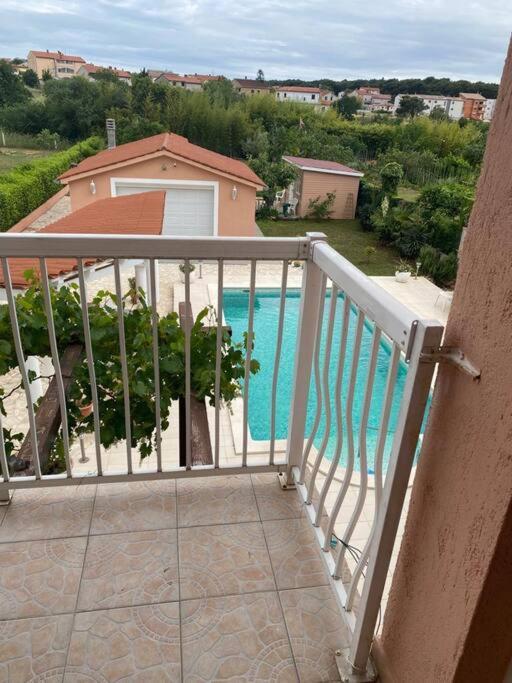 PUY Lovely 3 Bedroom Apartment In Quiet Area W/ Pool מראה חיצוני תמונה